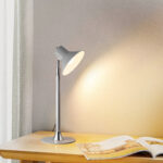 Retractable USB cable floor lamp